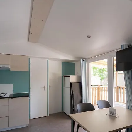 Κάμπινγκ Les Ourmes