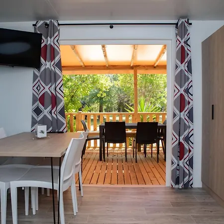 Les Ourmes Κάμπινγκ *