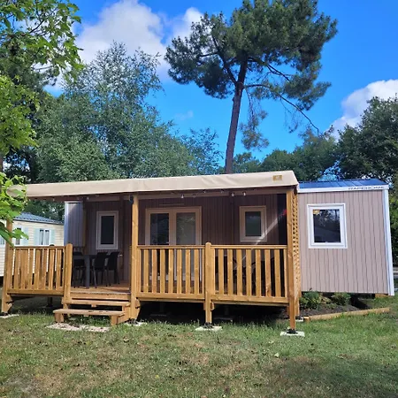 Κάμπινγκ Les Ourmes