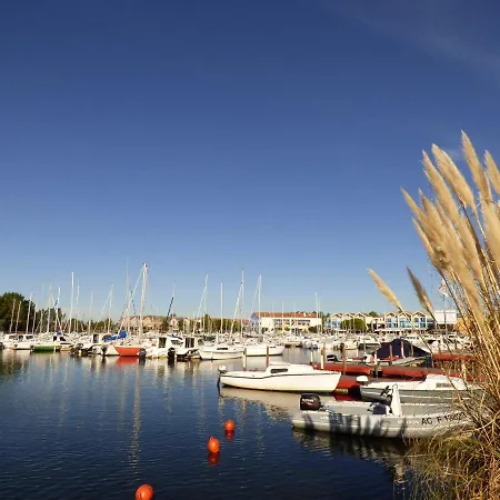 Les Ourmes Κάμπινγκ *