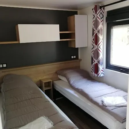 Les Ourmes Κάμπινγκ *