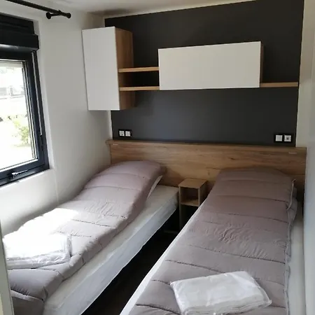 Κάμπινγκ Les Ourmes *