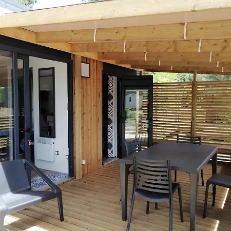 Campeggio Les Ourmes *