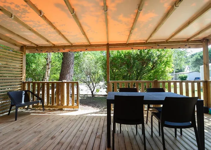 Les Ourmes 乌尔坦湖