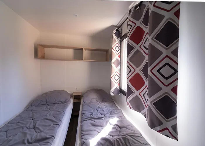 营地 Les Ourmes 乌尔坦湖