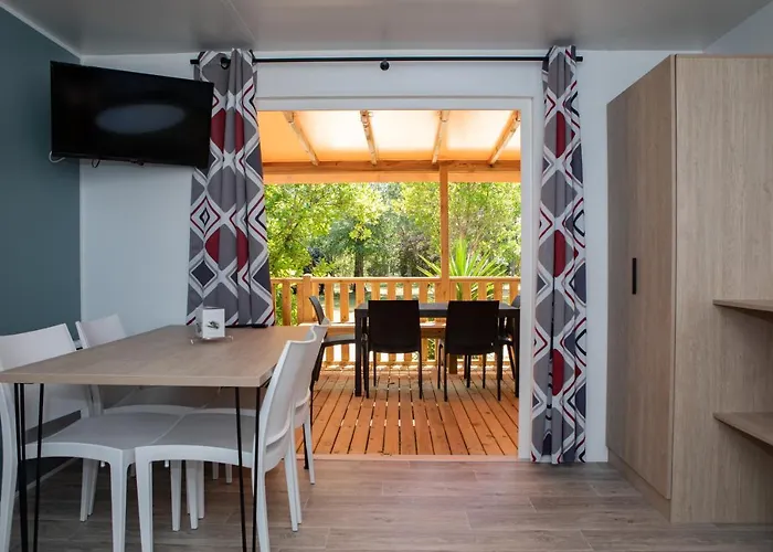 Les Ourmes Camping *