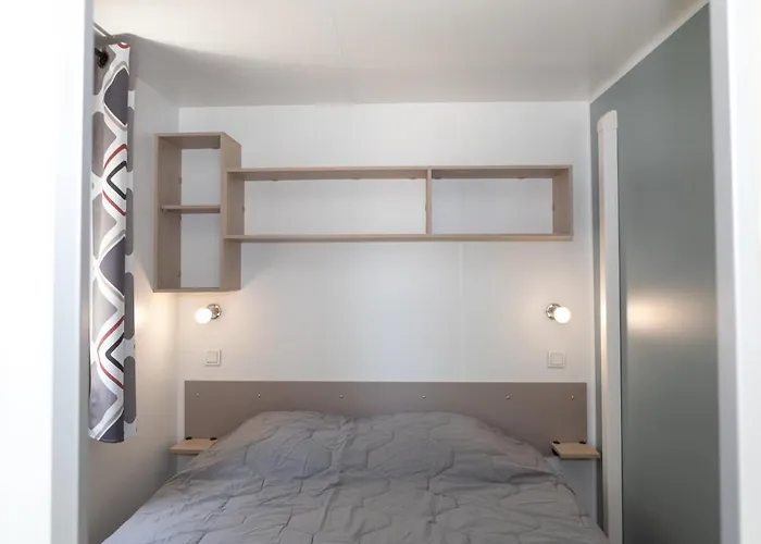 Les Ourmes 营地 乌尔坦湖